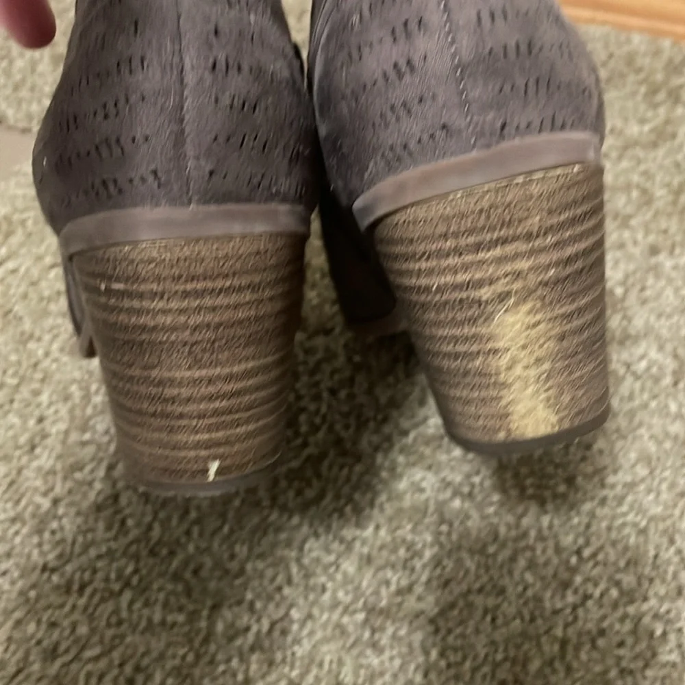 Hocus Pocus Women’s Size 8 Gray Peep Toe Ankle Booties Cutout Block Heel